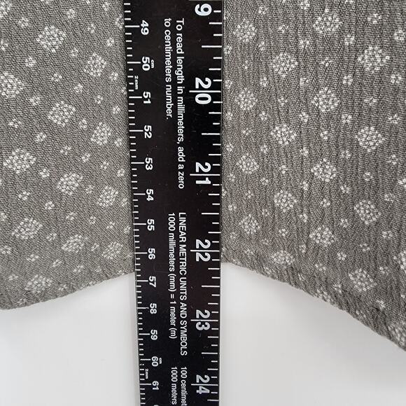 Cloud Chaser Women's Lightweight Slight Flutter Sleeve Blouse Size Large - Picture 9 of 10